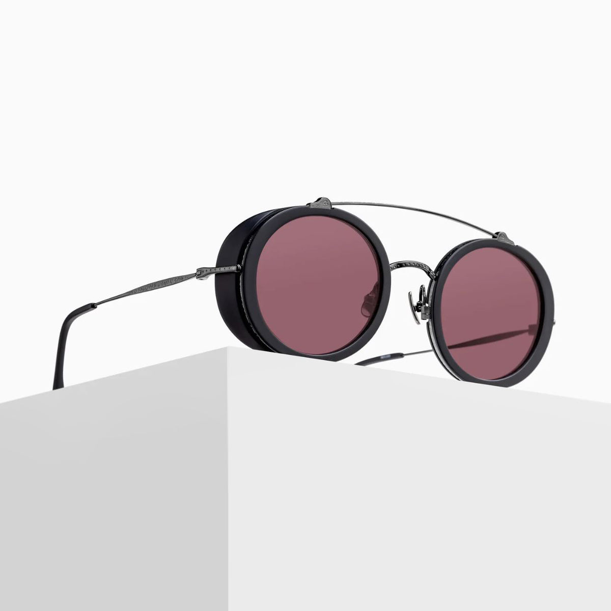 M3155 | Ruthenium Matte Black / Brunello Red