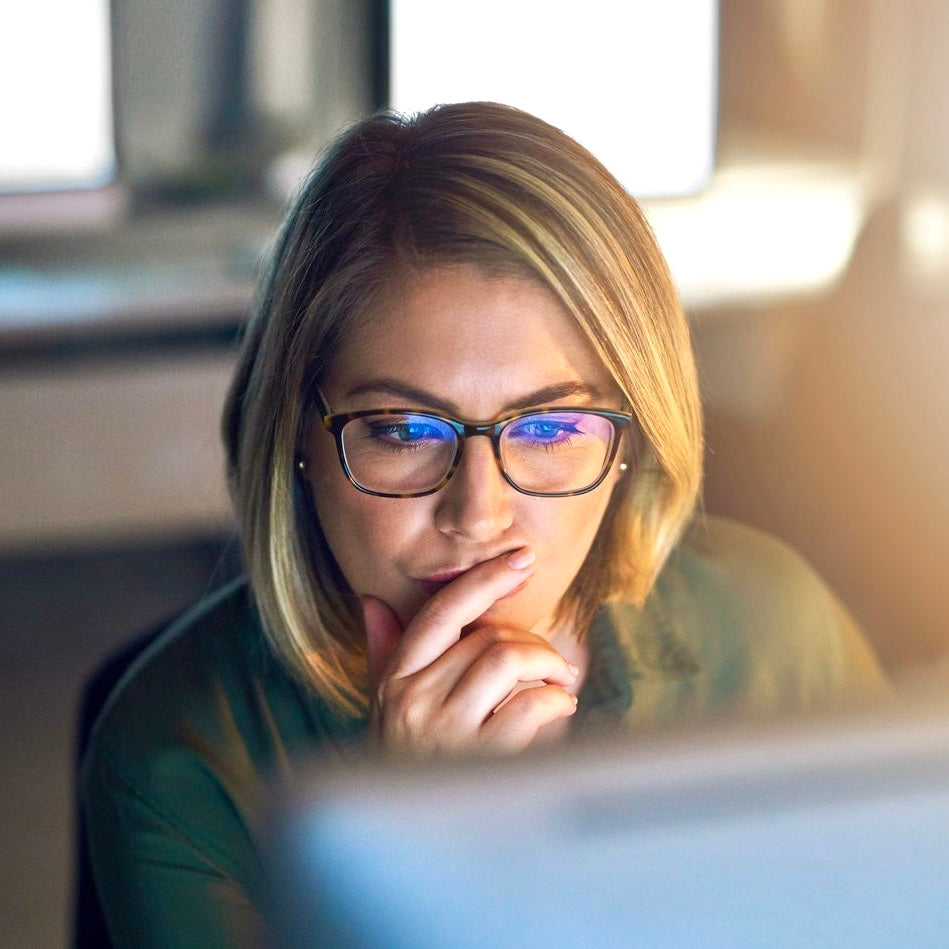 The Benefits of Blue Light Lenses for Office Workers and Gamers