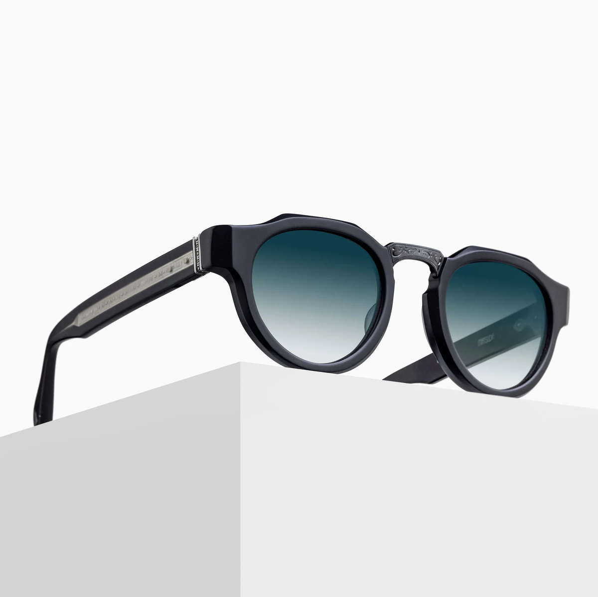 M1037 | Matte Black / Blue Gradient