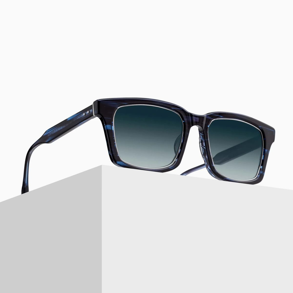 M1040 | Blue Demi / Blue Gradient