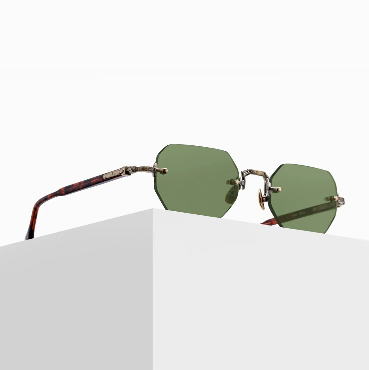 M5010 | Antique Gold & Dark Tortoise / Sage Green
